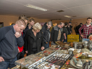 De drukbezochte militariabeurs in Bedum