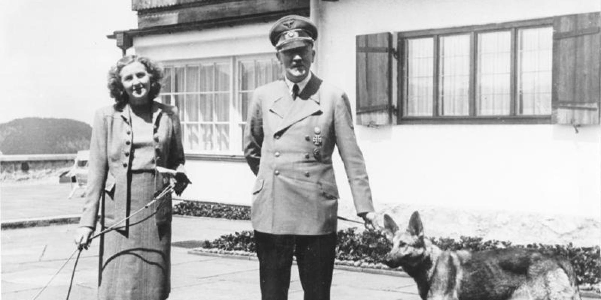 Adolf Hitler en Eva Braun bij het Berghof. De Berghof was het woonhuis van de Duitse dictator Adolf Hitler op de Obersalzberg in het zuiden van Duitsland 