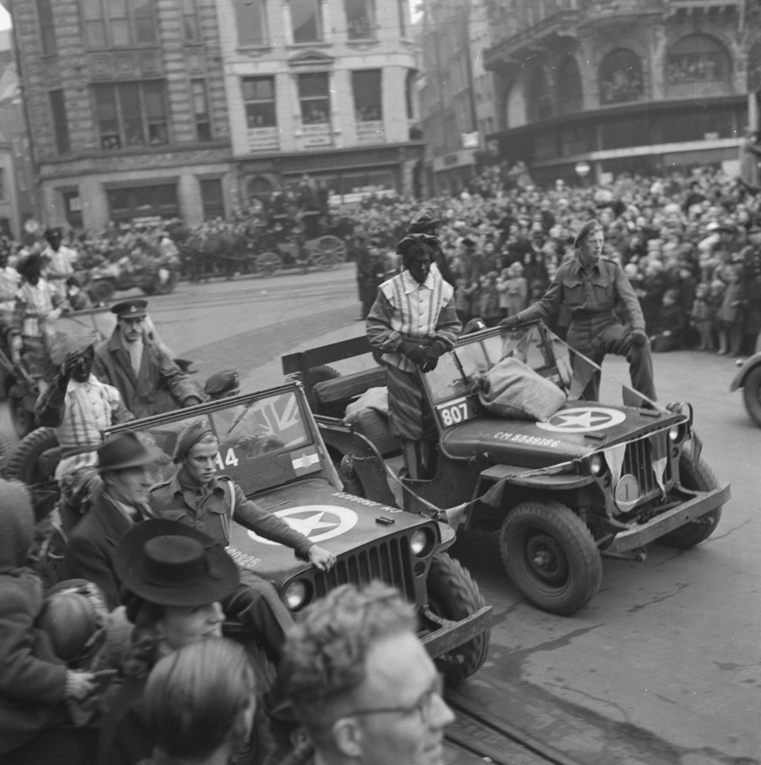 Canadese Pieten in Amsterdam, november 1945 Nationaal Archief - Koos Raucamp